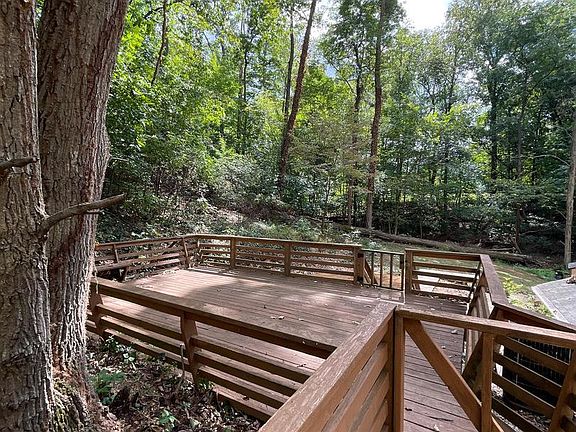 3rd image of 4989 Tall Oaks Dr