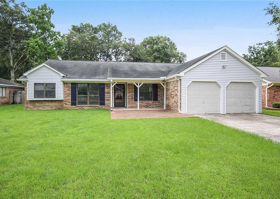 1st image of 416 W Lake Catahoula Ct