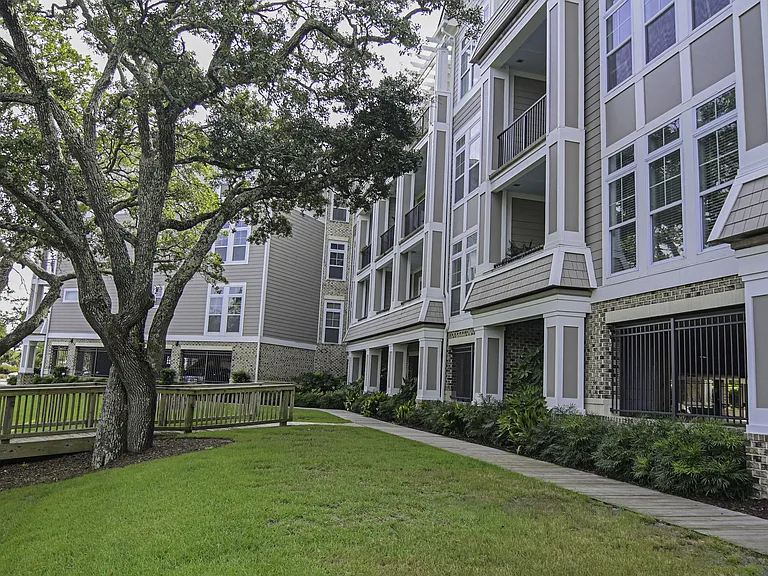 Grand View Luxury Apartments — Photo 19
