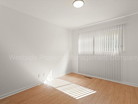 4th image of 243 Superior Dr APT A