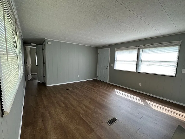 155 Valentine Dr — Photo 9