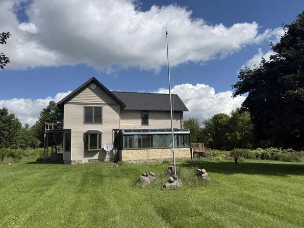W2064 County Road P, Ixonia, WI 53036