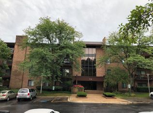 714 Walnut Dr APT 104, Darien, IL
