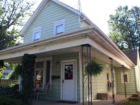 2nd image of 1210-1210 1/2 Columbia Ave
