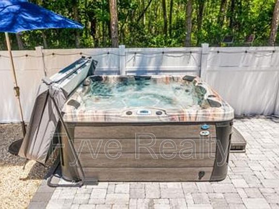 5th image of 411 Grand Palm Ln