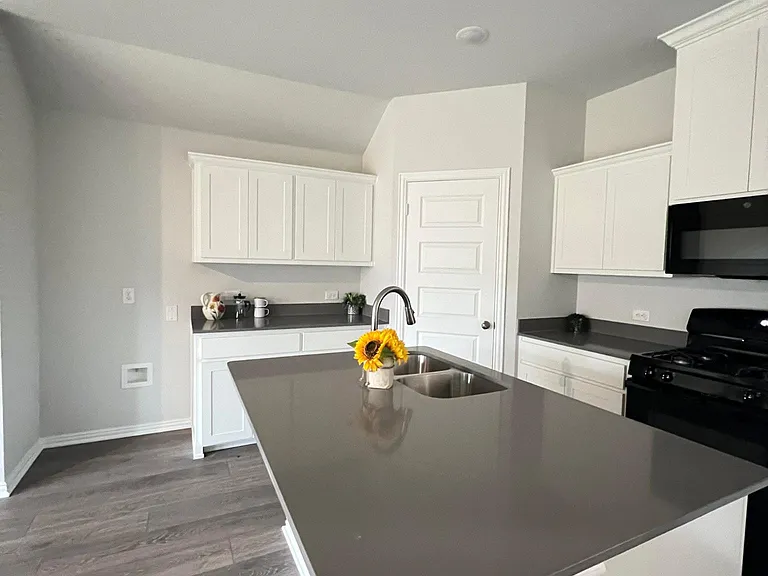 553 Meadow Run Dr — Photo 8