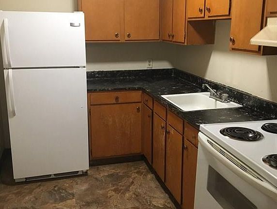 2nd image of 1019 Maple Ave APT C6