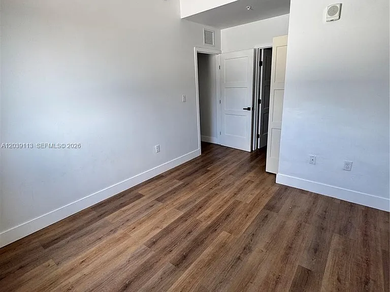 1021 NW 1st St #302 — Photo 6