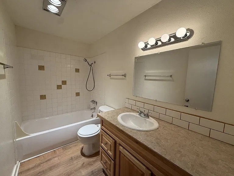 851 W 5th Ave #5 — Photo 10