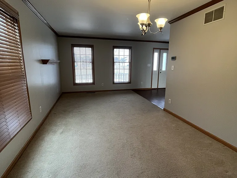 925 W 89th Pl — Photo 3