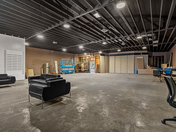3rd image of 5066 Lankershim Blvd