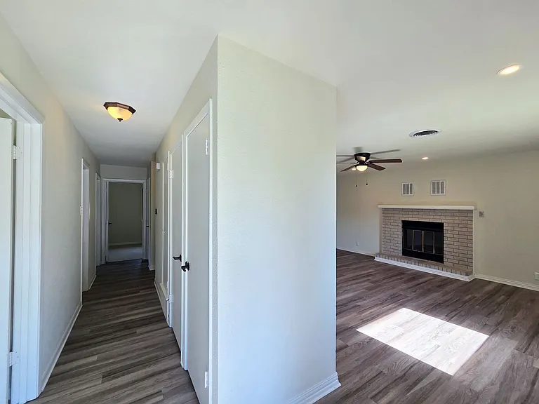 217 Ross Ave — Photo 14