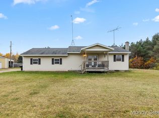 7944 E 88th St, Howard City, MI 49329