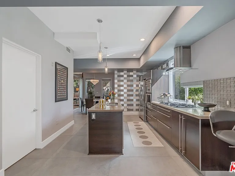 1250 N Harper Ave #302 — Photo 9