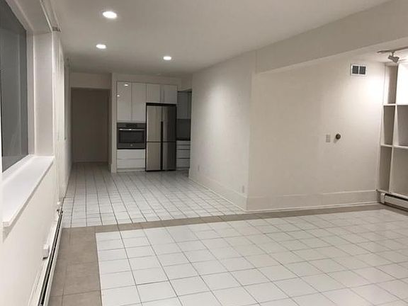 4th image of 109 N Market St Floor 1