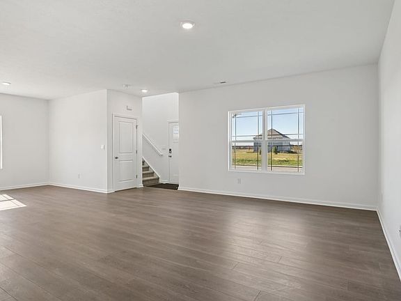 4th image of 4405 Maxwell Rd