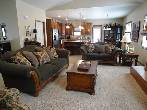 5th image of 825 Locharno Dr
