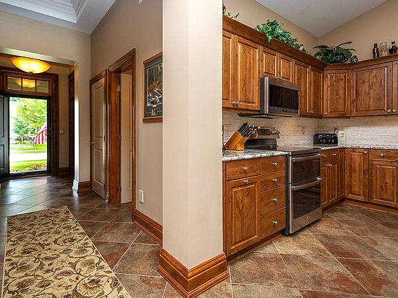 5th image of 1002 Eagle Creek Blvd SW