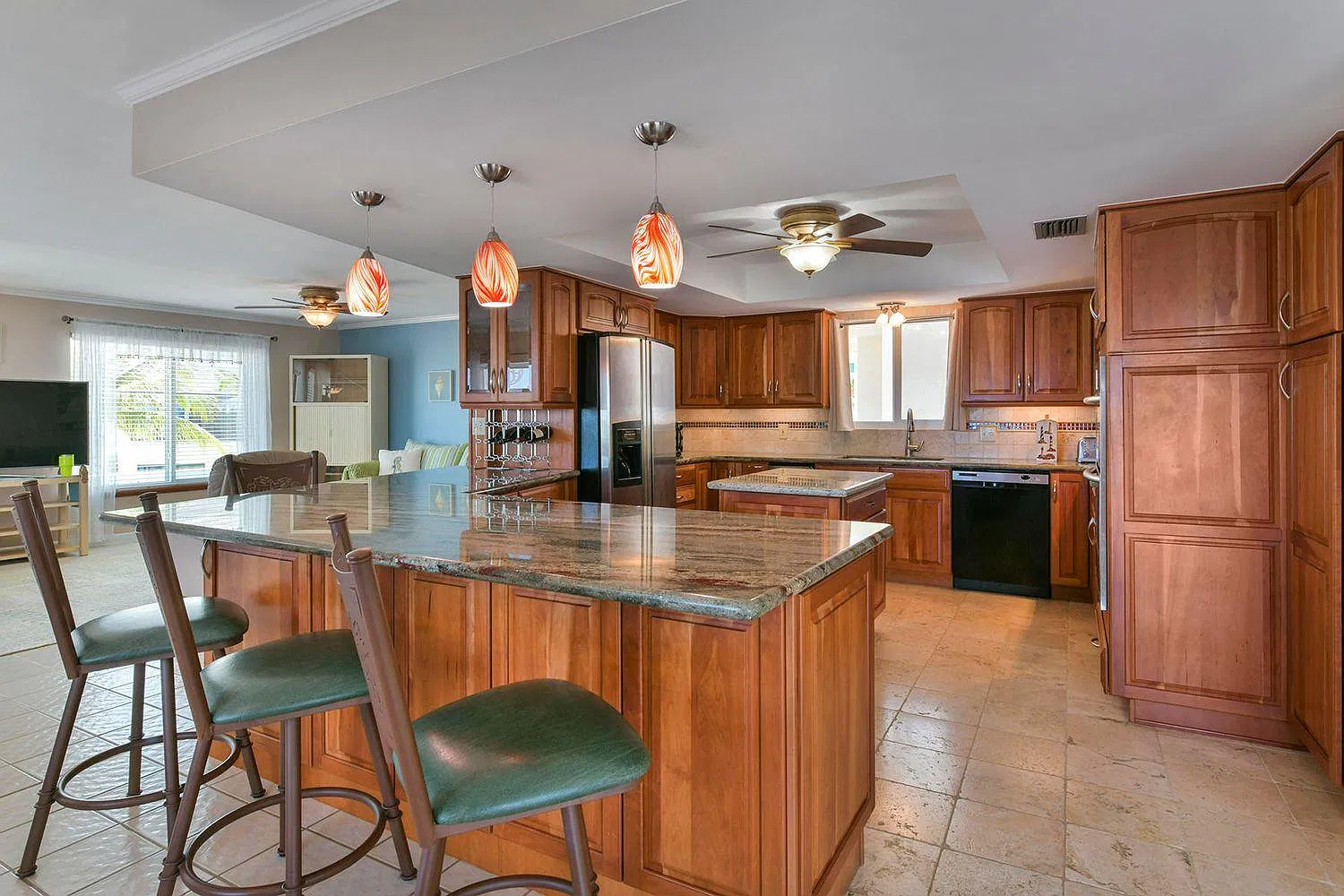4 bed, 2000 sqft, $6,000 — Photo 3