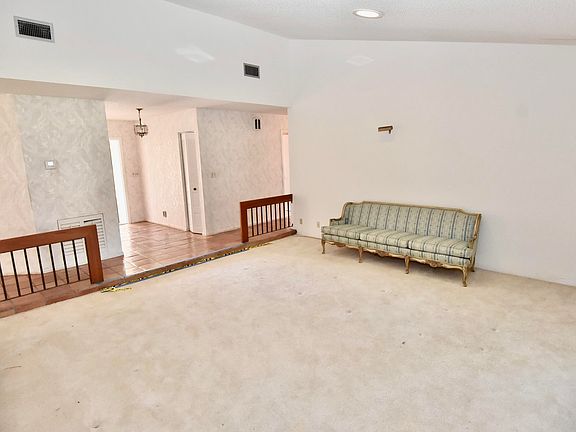 5th image of 18101 Grove Avenue
