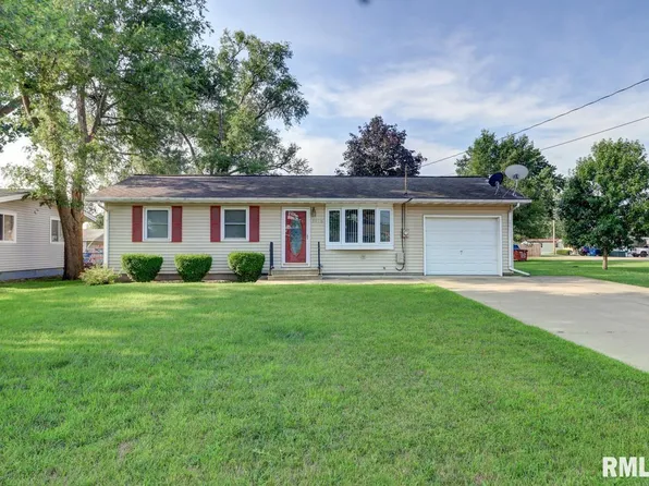1615 8th St, Camanche, IA 52730