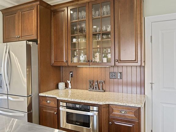 4th image of 37 Sunset Ridge Ln