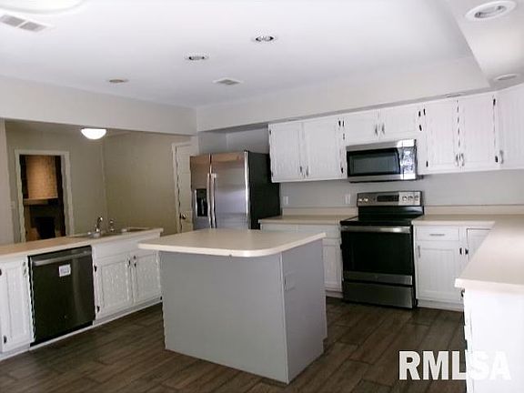 5th image of 410 Maple Rd