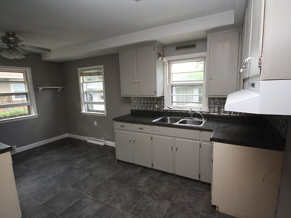 4th image of 165 Lacey Ave