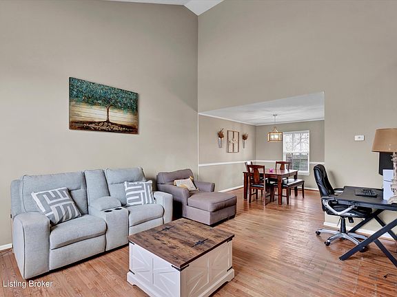 4th image of 317 Crystal Wash Dr
