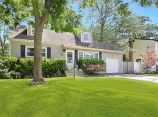 68 Beecher Rd, North Babylon, NY 11703