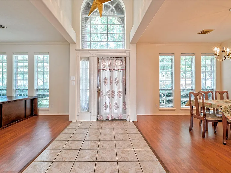 6806 Rhodes Ct — Photo 6