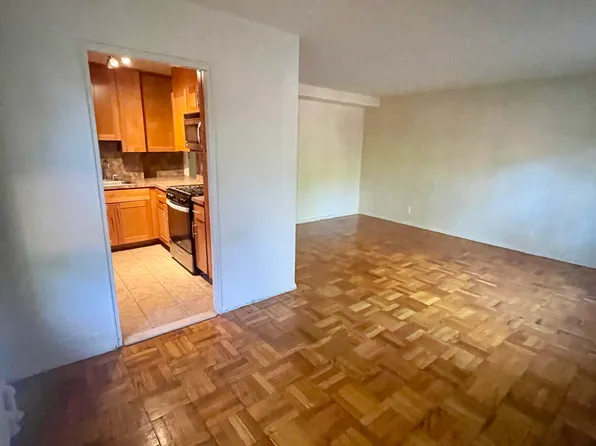 (undisclosed Address), Fresh Meadows, NY 11365