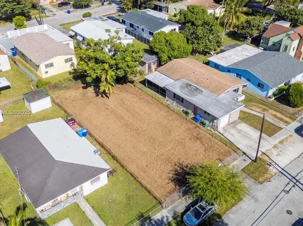 915 NW 44th St, Miami, FL 33127