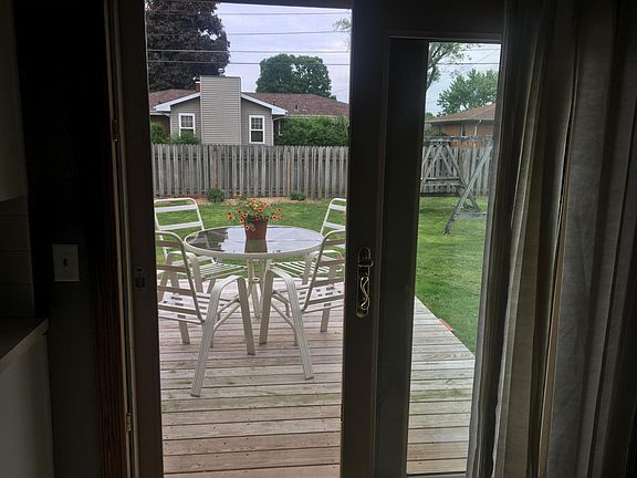 2nd image of 1017 Willow Dr