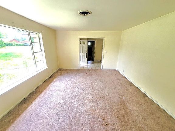 5th image of 419 Lee Ave