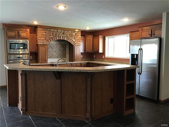 3rd image of 622 Bowman Ave