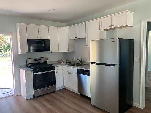 4th image of 3413 Helix St
