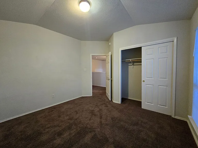 4708 Golden Gate Dr — Photo 26