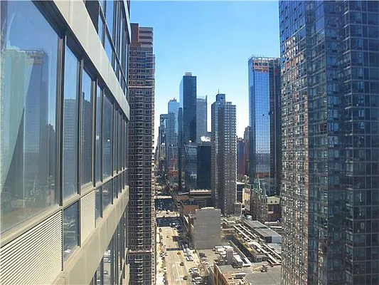 Rented by 212 Consulting Corp | media 43