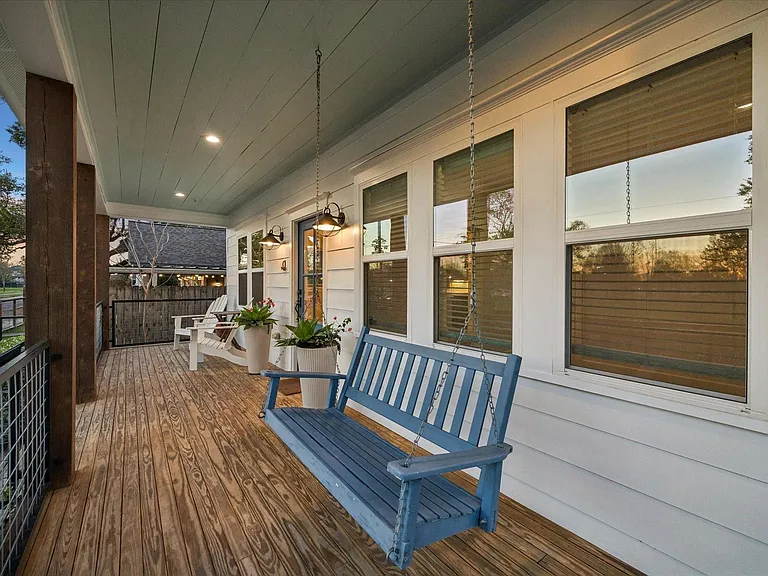 910 Northwood St — Photo 3