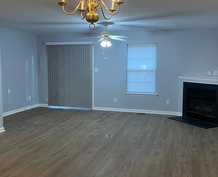 105 Climbing Ivy Ct — Photo 3