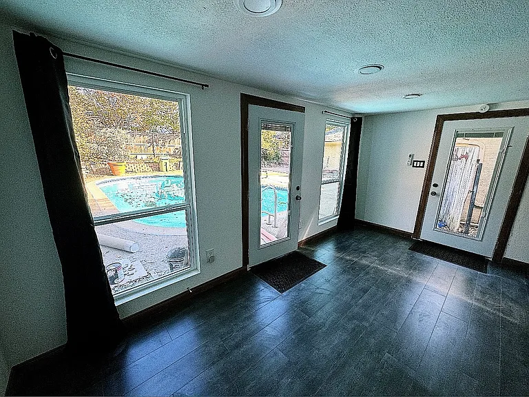 1321 Wade Dr — Photo 9