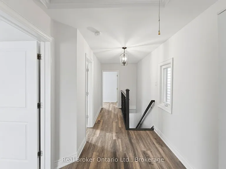 167 Rosslyn Ave N #UPPER — Photo 16