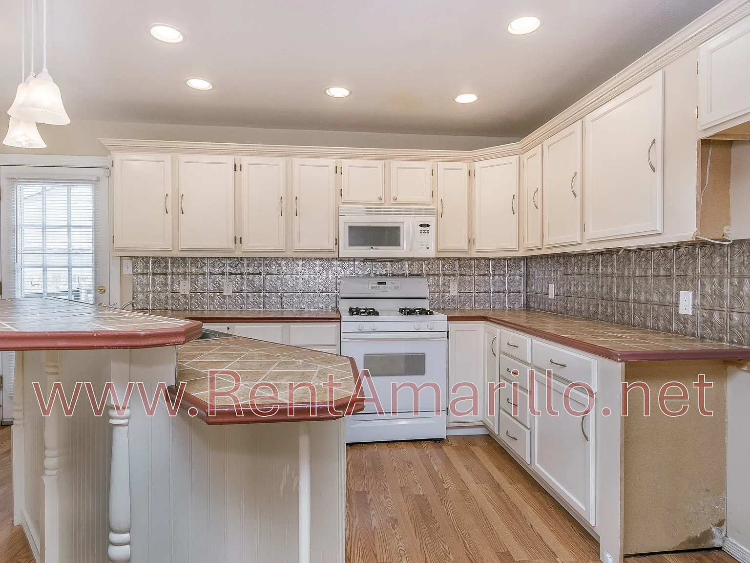 2 bed, 806 sqft, $1,350 — Photo 4