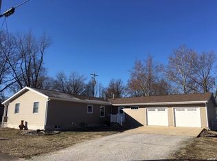 303 Republican St, Keyesport, IL 62253