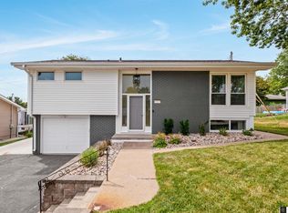 9223 Ames Ave, Omaha, NE 68134