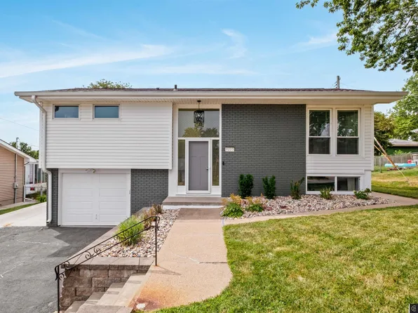 9223 Ames Ave, Omaha, NE 68134