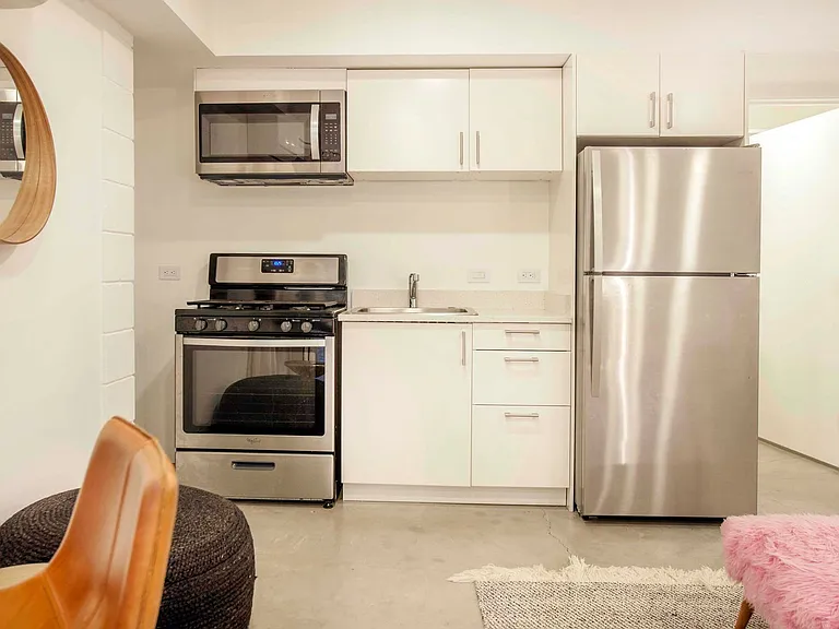 598 W Laurel St — Photo 7