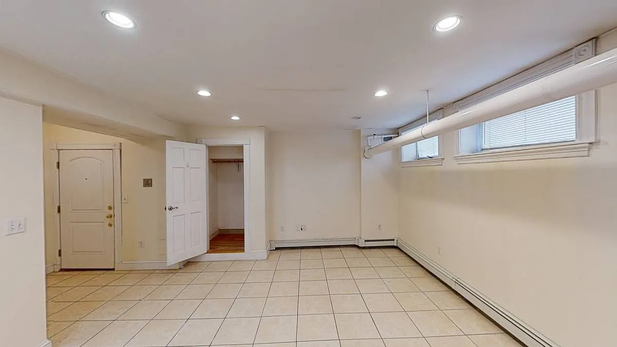 33 Walbridge St — Photo 2