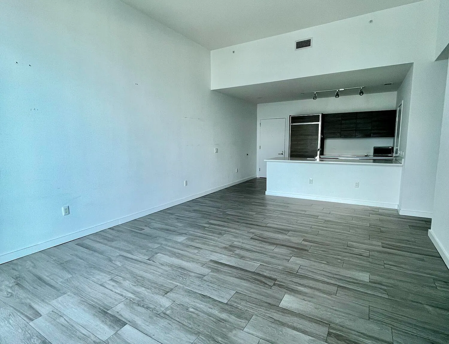1 bed, 1.0 bath, 769 sqft, $3,700 — Photo 3